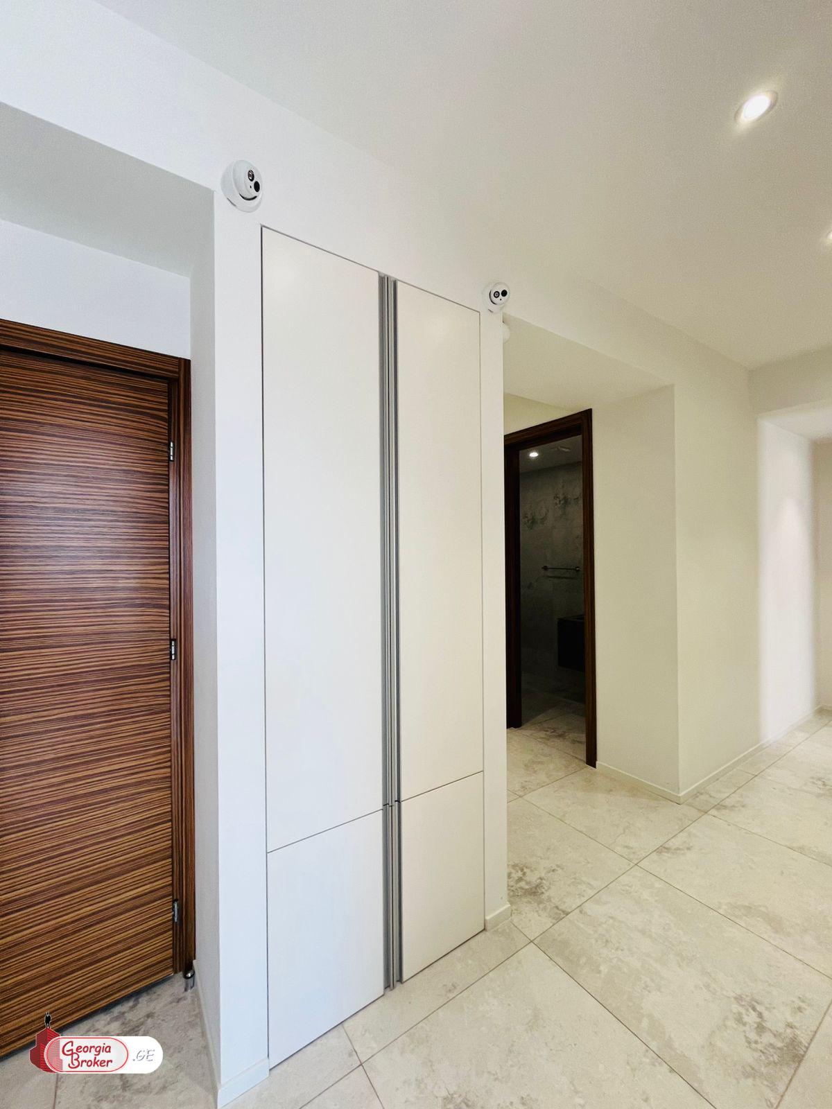 nearly repaired 6-room apartment for sale